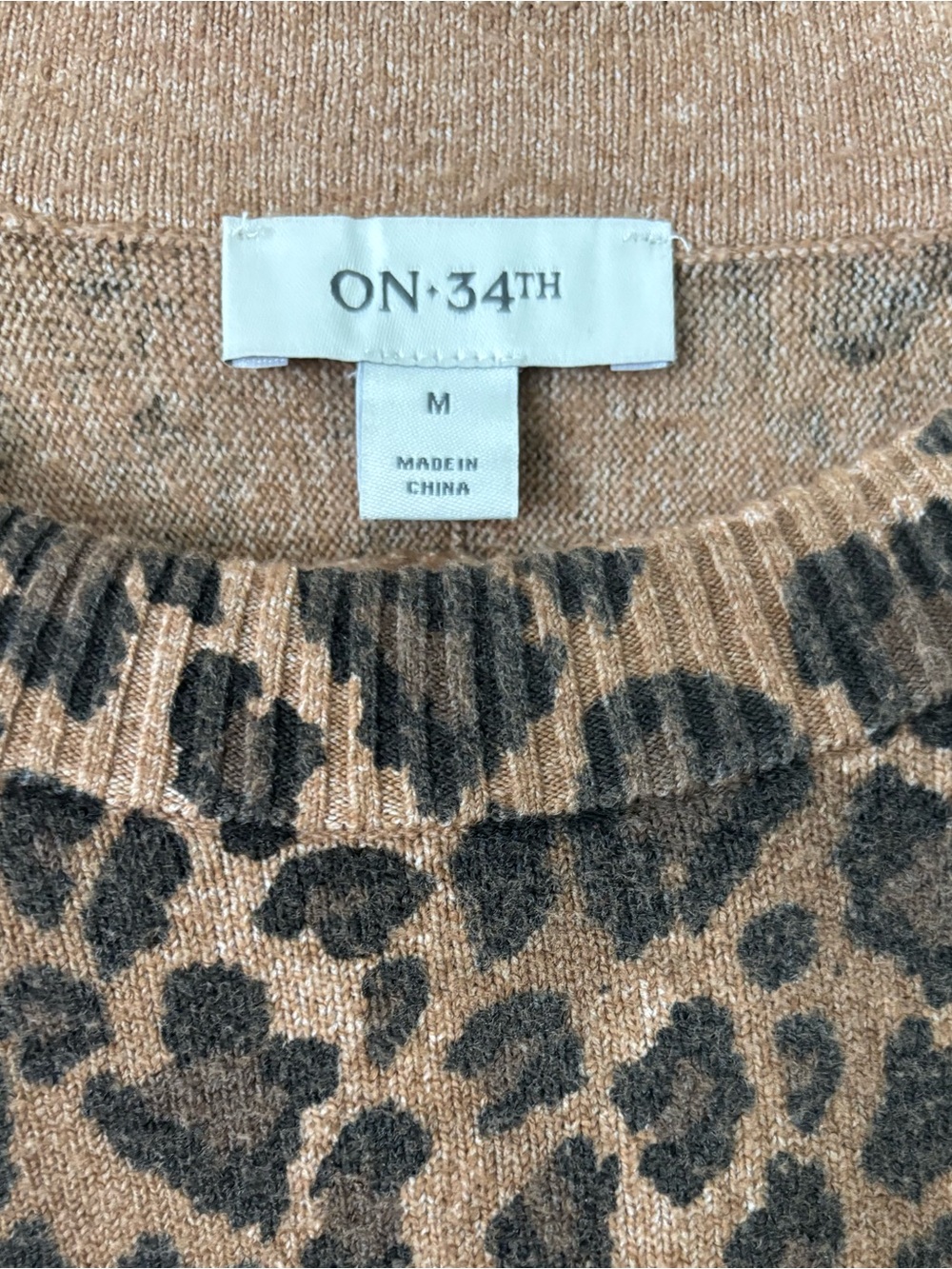 On 34th Short Sleeve Leopard Sweater Size M EUC - Picture 5 of 8